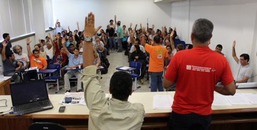 Professores da UESC em assembleia na última semana. Foto de Karen Oliveira.