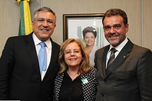 Padilha, Ledívia e o deputado federal Daniel Almeida.