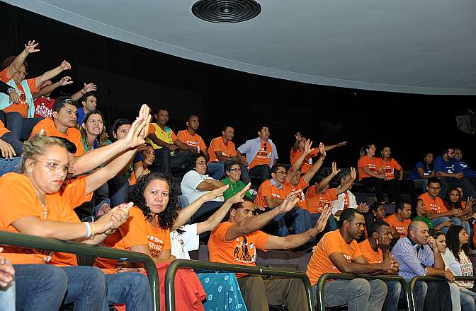 O deputado Geraldo Simões parabenizou a categoria pela vitória.