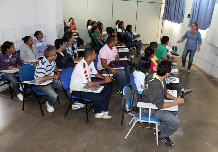 Serão oferecidos cursos de Inglês Básico, Espanhol Básico, Cuidador de Idosos, Almoxarife de Obras, Inglês Intermediário, Merendeira e Espanhol Intermediário. Foto: Alfredo Filho.