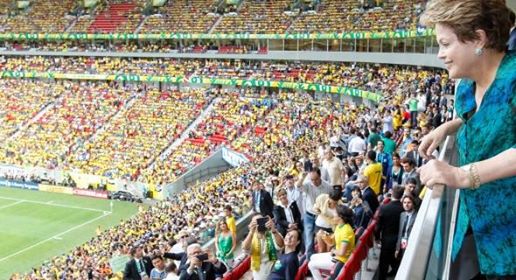 A presidente Dilma Rousseff, ontem, durante a partida inaugural da Copa.