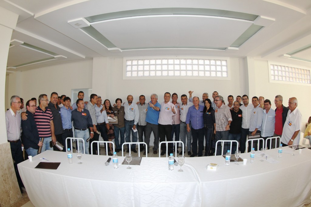 Rui Costa (PT), candidato a governador, se reuniu com 24 prefeitos do sudoeste baiano.