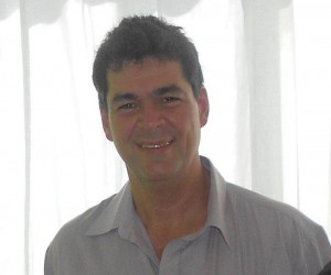Julio Cezar de Oliveira Gomes é graduado em História e em Direito pela Uesc.
