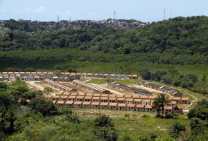 Após retirada dos invasores, serão concluídas as obras de infraestrutura para entregar as casas aos verdadeiros beneficiários. Foto: Roberto Santos.