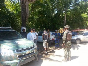 Os policiais da Cippa Mata Atlântica juntamente com a secretaria do Meio Ambiente da Bahia - Sema e o Ministério Público do Estado fazem neste momento uma operação de remoção de uma cabana construída em área de preservação ambiental, na cidade de Trancoso, a 743 km da capital baiana.