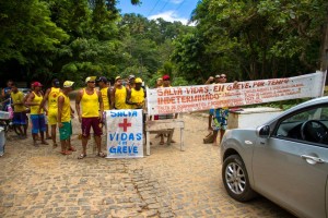 Salva-vidas expressavam a greve por tempo indeterminado.