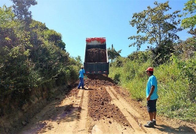 Recuperação de estradas na zona rural de Ilhéus. Foto: Secom Ilhéus,